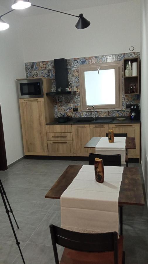Maga Miro - Guest House Salerno Bagian luar foto