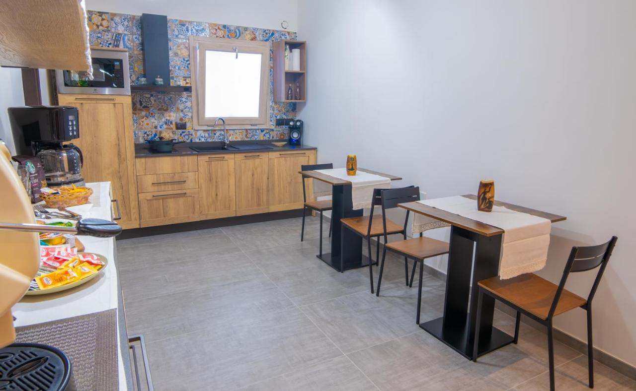 Maga Miro - Guest House Salerno Bagian luar foto