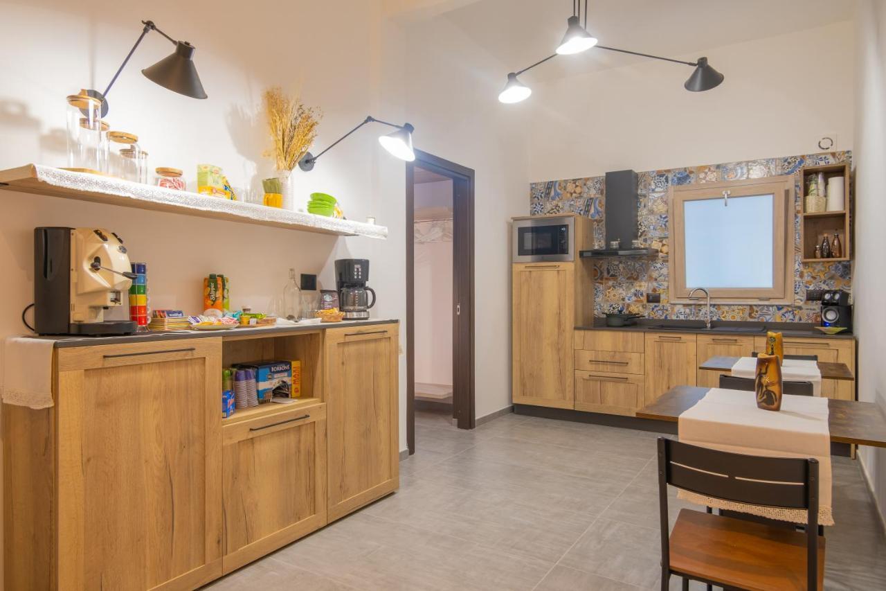 Maga Miro - Guest House Salerno Bagian luar foto