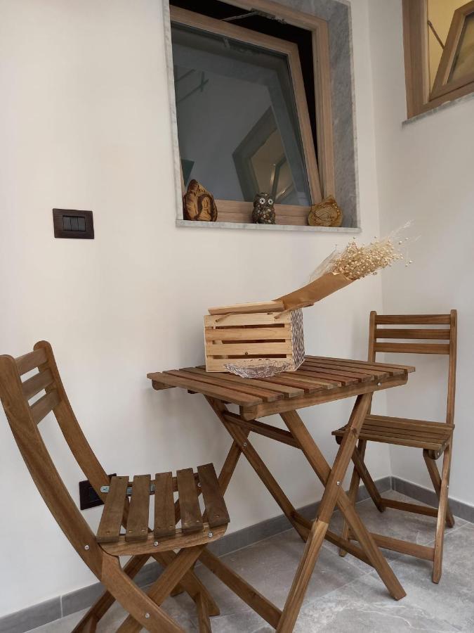 Maga Miro - Guest House Salerno Bagian luar foto