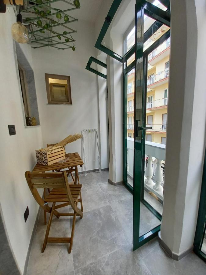 Maga Miro - Guest House Salerno Bagian luar foto