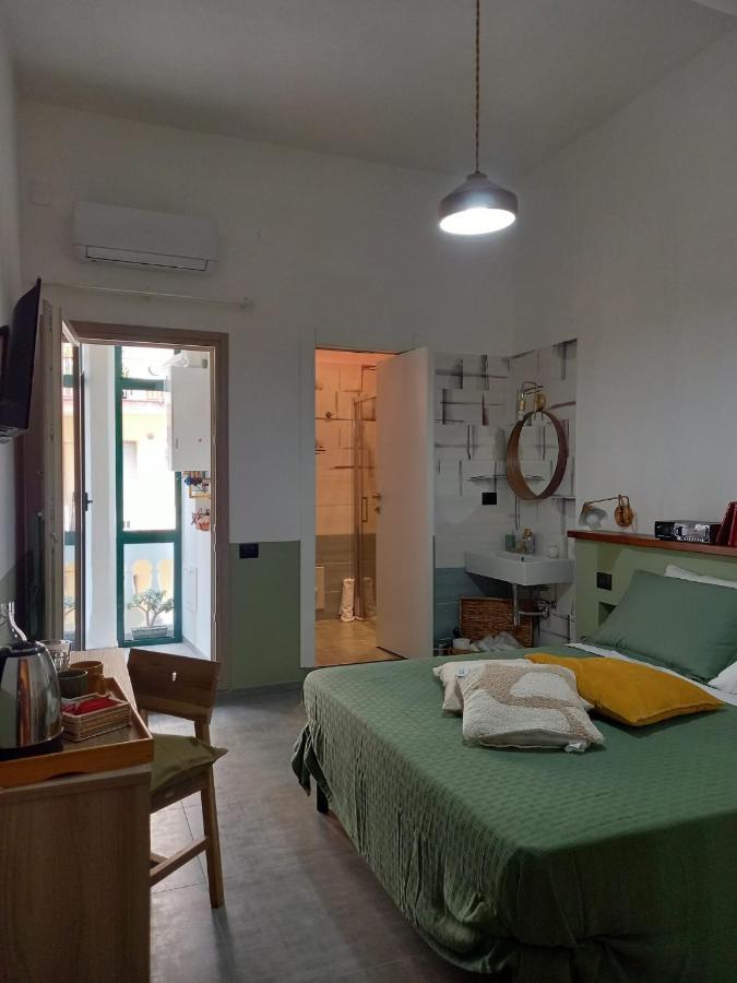 Maga Miro - Guest House Salerno Bagian luar foto