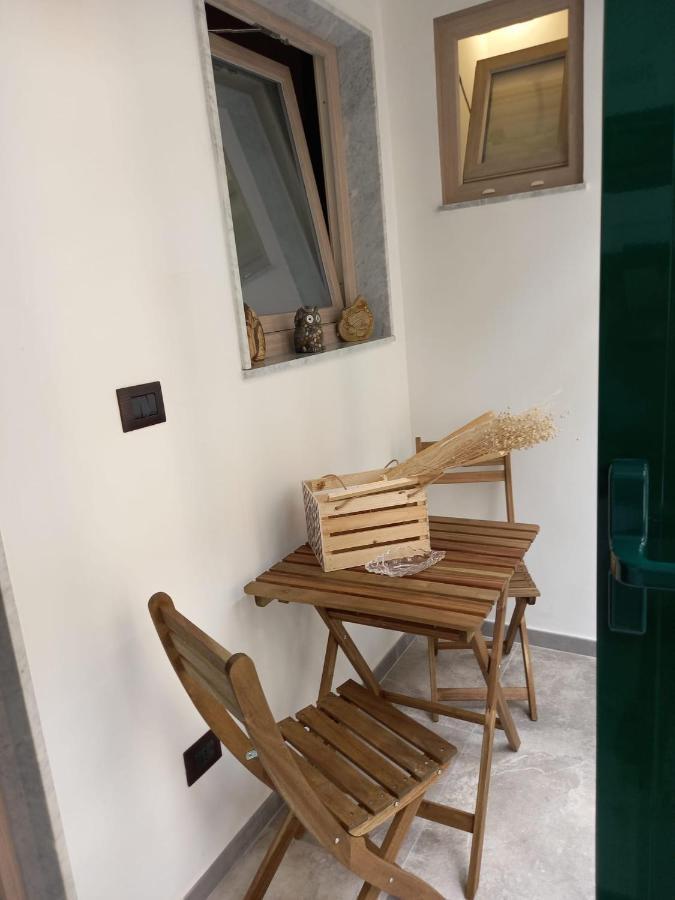 Maga Miro - Guest House Salerno Bagian luar foto