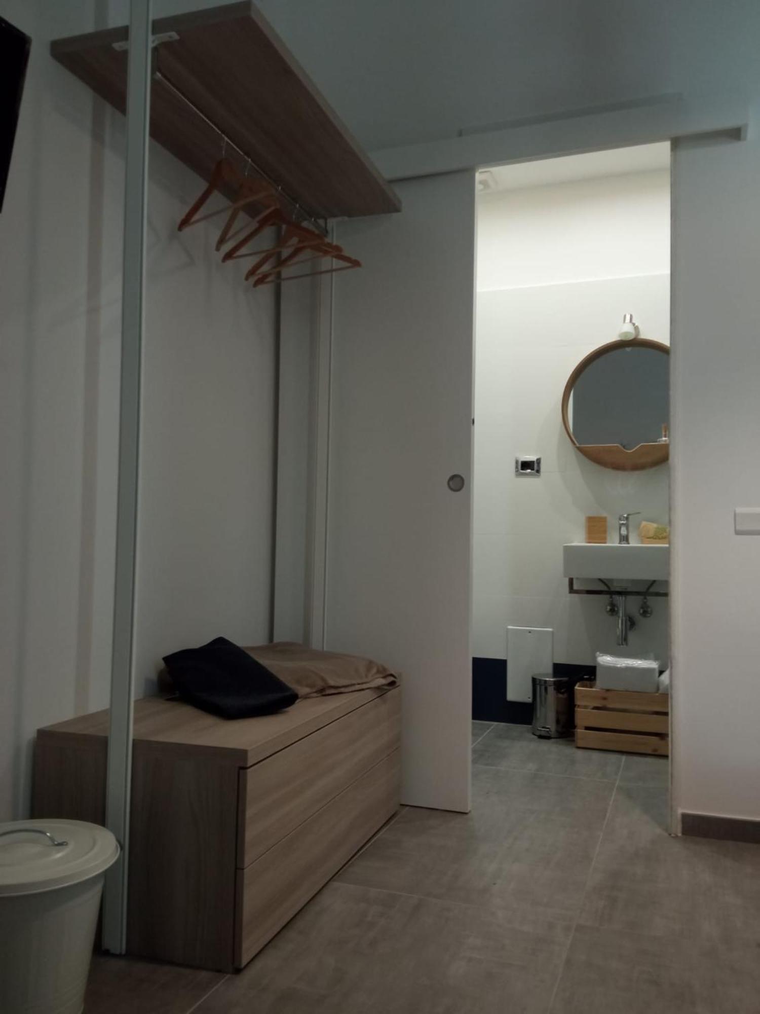 Maga Miro - Guest House Salerno Bagian luar foto